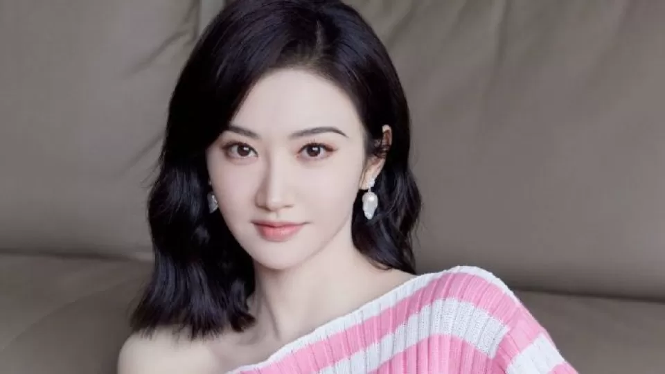 每日大赛影像档案·含羞草实验室·每日校园大赛视频:微笑中间那一帧播放预览封面